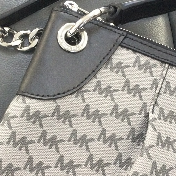 Michael Kors woman’s black & gray logo bag - Picture 10 of 10